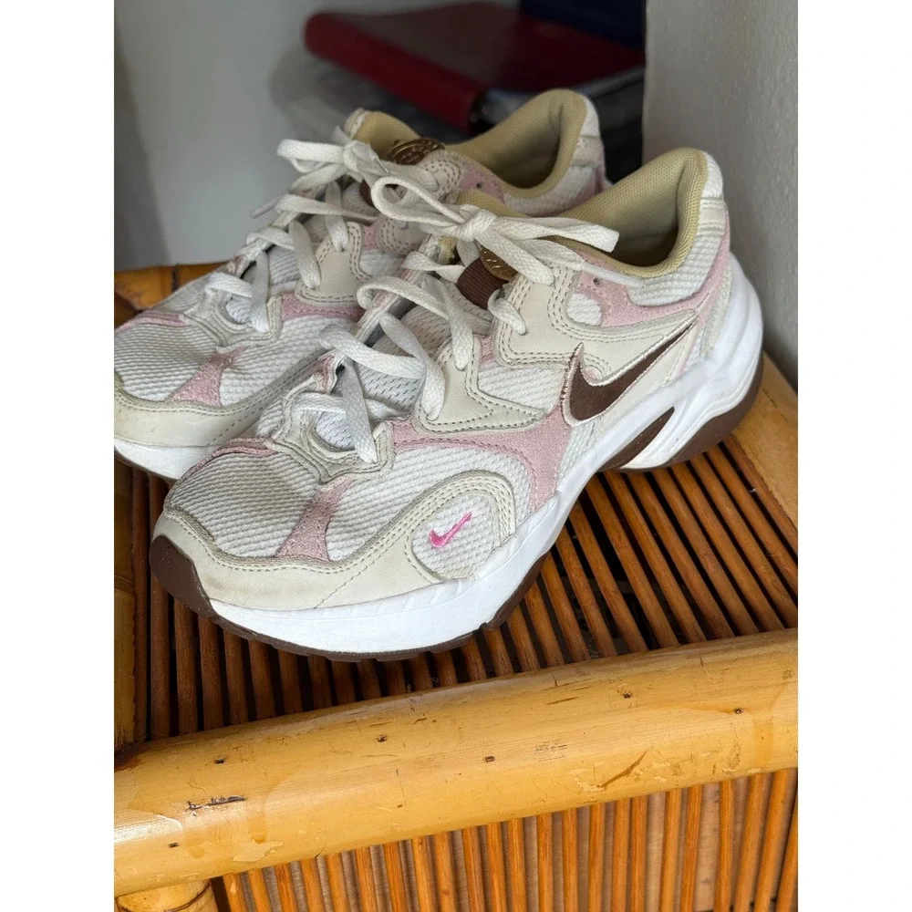 Women's‎ Nike size 5